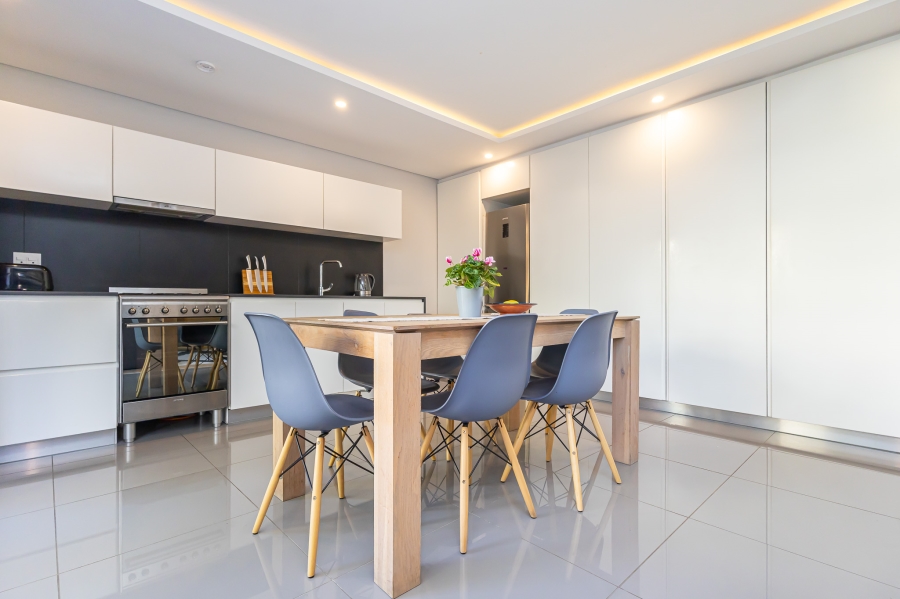 To Let 2 Bedroom Property for Rent in Sea Point Western Cape